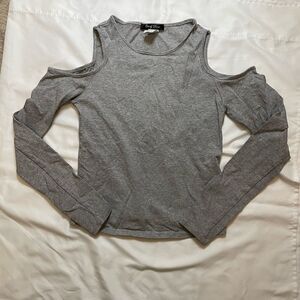 Rio of Stars size medium open shoulder gray long sleeve shirt